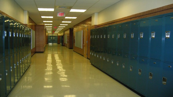 Alunna cade dalle scale nel tragitto bagno-aula:  sempre responsabile la scuola?