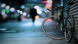 Niente sospensione della patente per chi causa un incidente alla guida di un velocipede