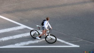 CdS: il ciclista ha l'obbligo di condurre a mano la bicicletta in strade a traffico …