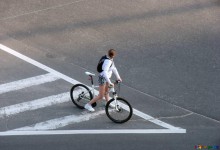 CdS: il ciclista ha l'obbligo di condurre a mano la bicicletta in strade a traffico intenso