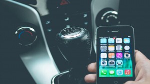 Uso del cellulare in auto senza viva voce o auricolare e mancata contestazione immediata: …