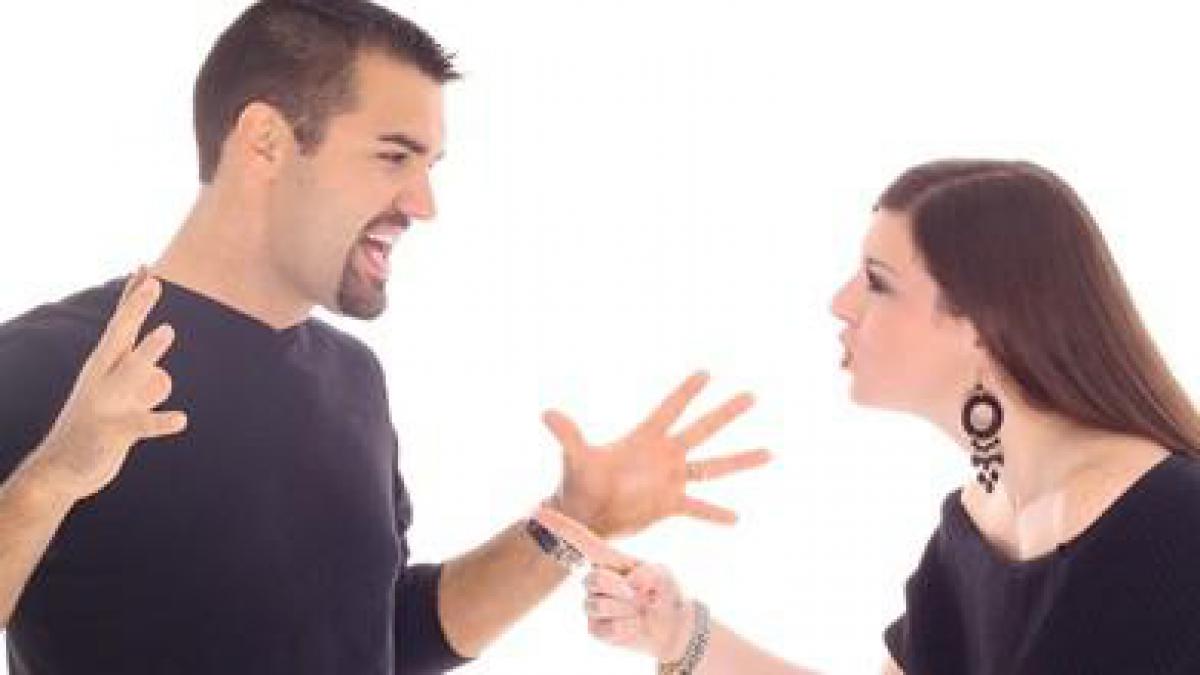 Cassazione: Il comportamento violento e aggressivo del marito legittima l'addebito