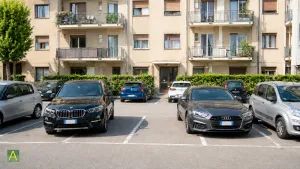 Parcheggio nel cortile condominiale: uso esclusivo stabile vietato senza titolo